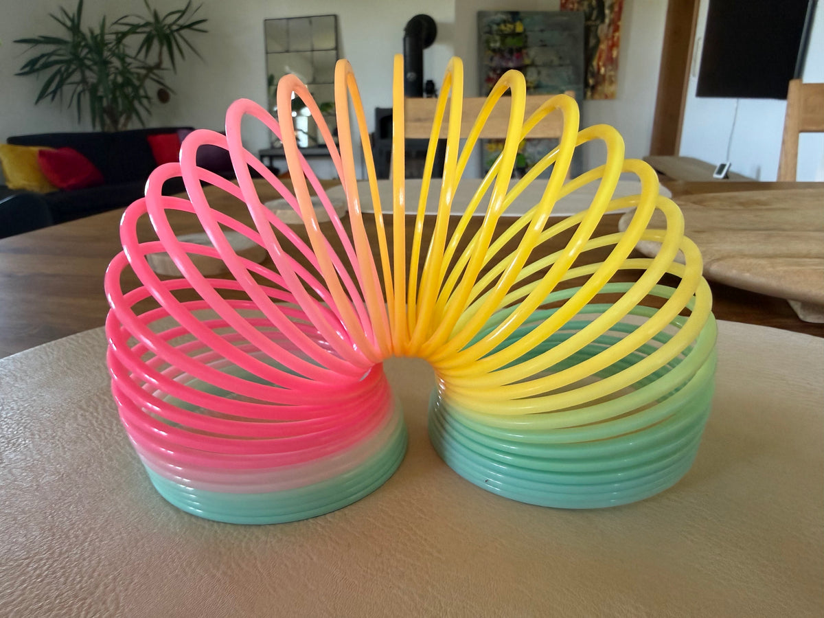 Magic Rainbow Spirale – Beruhigende Fidget Spirale für Hände & Kopf