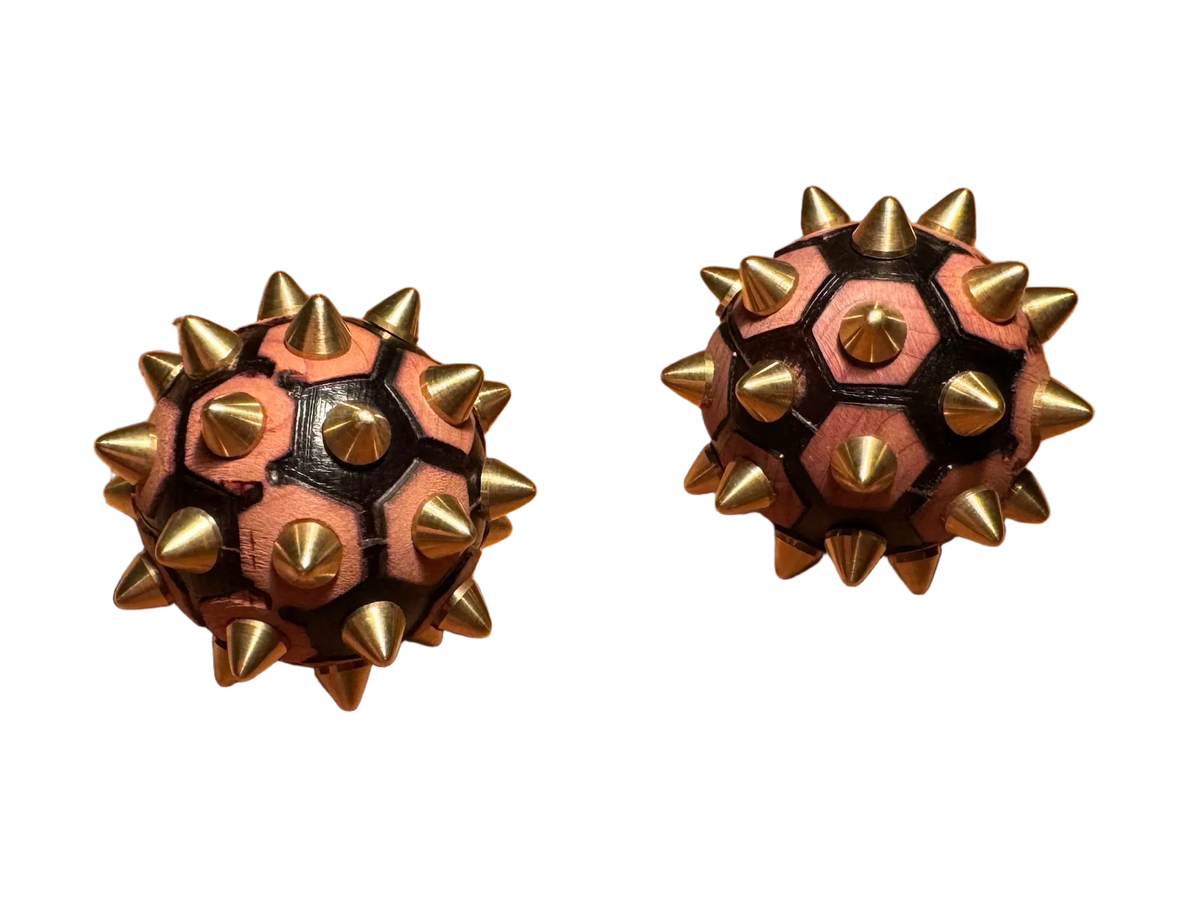 2x Igelball aus Wacholderholz und Messing - handgemacht aus Südkorea